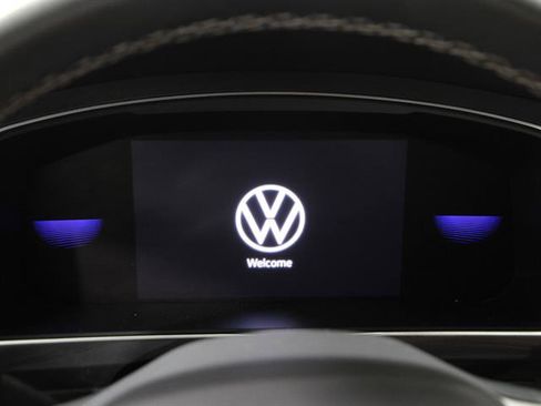 Certified 2023 Volkswagen Tiguan SE R-Line image 8