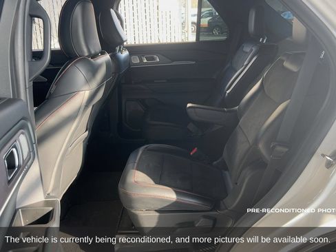 Used 2025 Ford Explorer ST RWD image 12