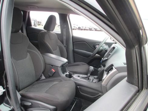 Used 2021 Jeep Cherokee Latitude AWD/4WD image 18