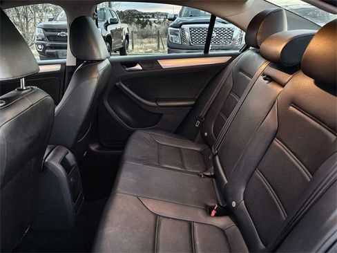 Used 2017 Volkswagen Jetta SE image 15