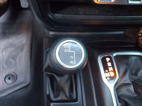 Used 2023 Jeep Gladiator Sport AWD/4WD image 23
