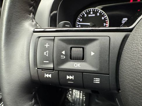 Used 2025 Nissan Pathfinder SL AWD/4WD image 15