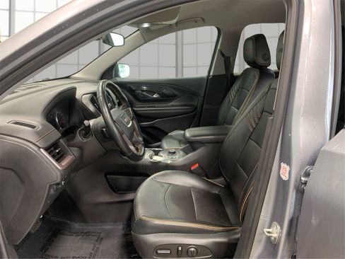 Used 2023 GMC Terrain AT4 image 9
