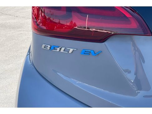 Used 2021 Chevrolet Bolt LT FWD image 17