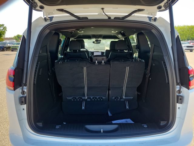 New 2027 Chrysler Pacifica Select FWD image 36