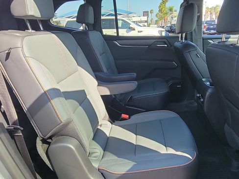 Used 2026 GMC Acadia AT4 w/ Luxury Package AWD/4WD image 27