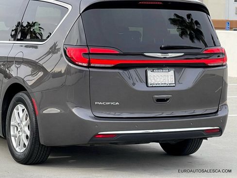 Used 2021 Chrysler Pacifica Touring-L image 10