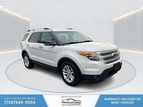 Used 2015 Ford Explorer XLT w/ Equipment Group 201A FWD image 3