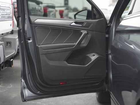 Used 2024 Volkswagen Tiguan SE R-Line image 30