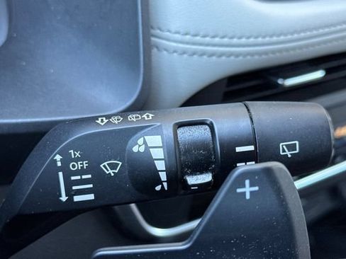 Used 2024 Nissan Rogue SV FWD image 40