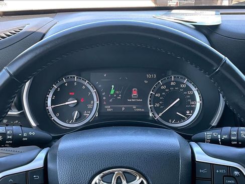 Used 2022 Toyota Highlander XLE FWD image 25