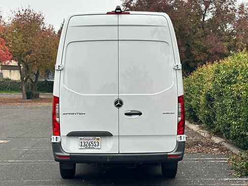 Used 2023 Mercedes-Benz Sprinter 2500 image 4