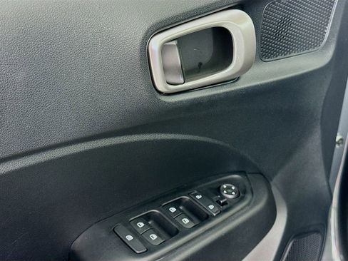 Certified 2025 Hyundai Venue SEL image 17