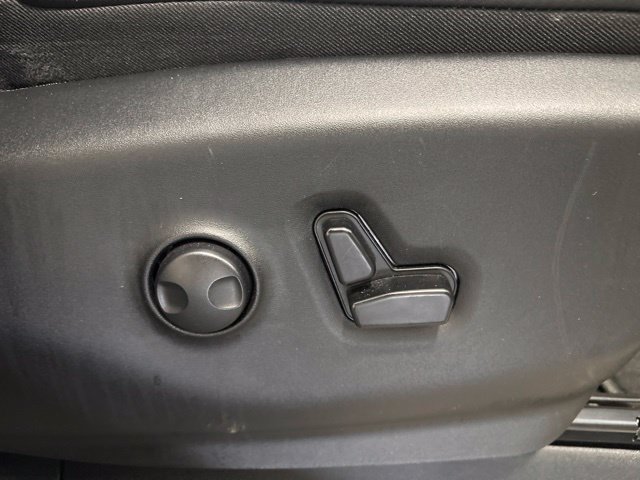 Used 2024 Chrysler Pacifica Limited FWD image 42