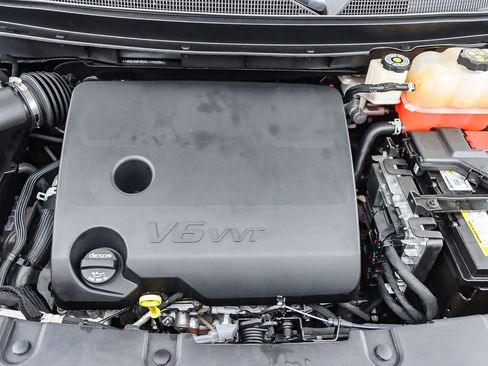 Used 2022 Chevrolet Traverse LT image 58