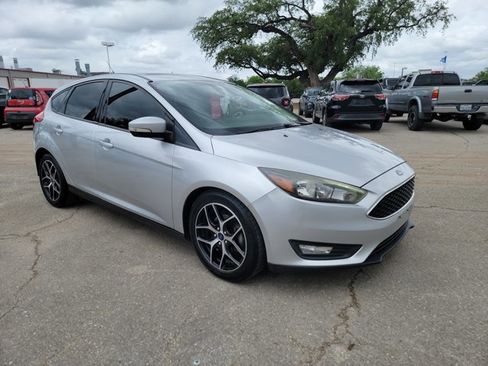 Used 2017 Ford Focus SEL image 2