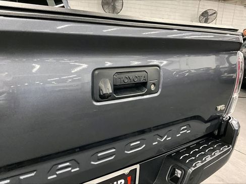 Used 2022 Toyota Tacoma TRD Sport w/ Technology Package image 30