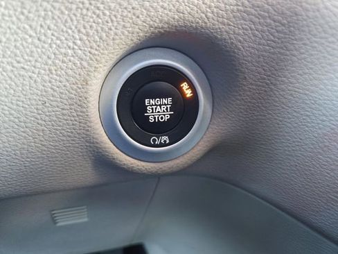 Used 2018 Chrysler Pacifica Limited image 28