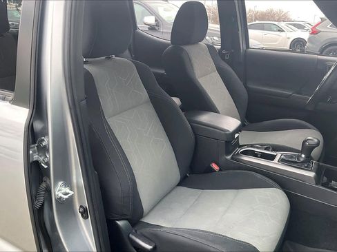 Used 2023 Toyota Tacoma TRD Off-Road image 10