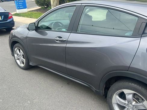 Certified 2022 Honda HR-V LX image 3