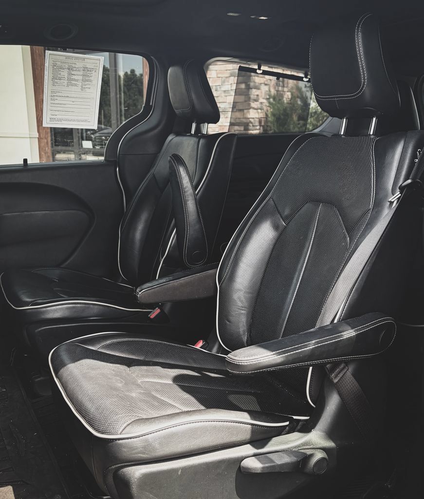 Used 2019 Chrysler Pacifica Limited w/ S Appearance Package FWD image 22