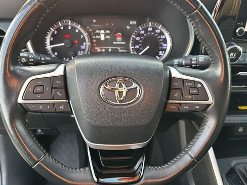 Certified 2023 Toyota Highlander XSE image 17