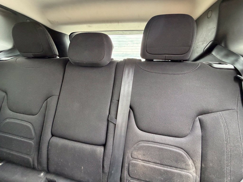 Used 2020 Jeep Renegade Latitude w/ Popular Equipment Group FWD image 15