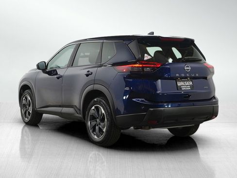 Used 2025 Nissan Rogue SV AWD/4WD image 3