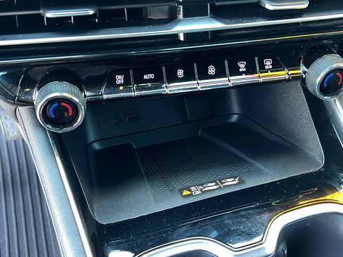 Certified 2024 Chevrolet Traverse RS w/ LPO, Floor Liner Package AWD/4WD image 25