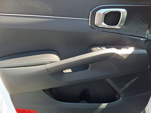 Used 2024 Kia Sorento S image 12