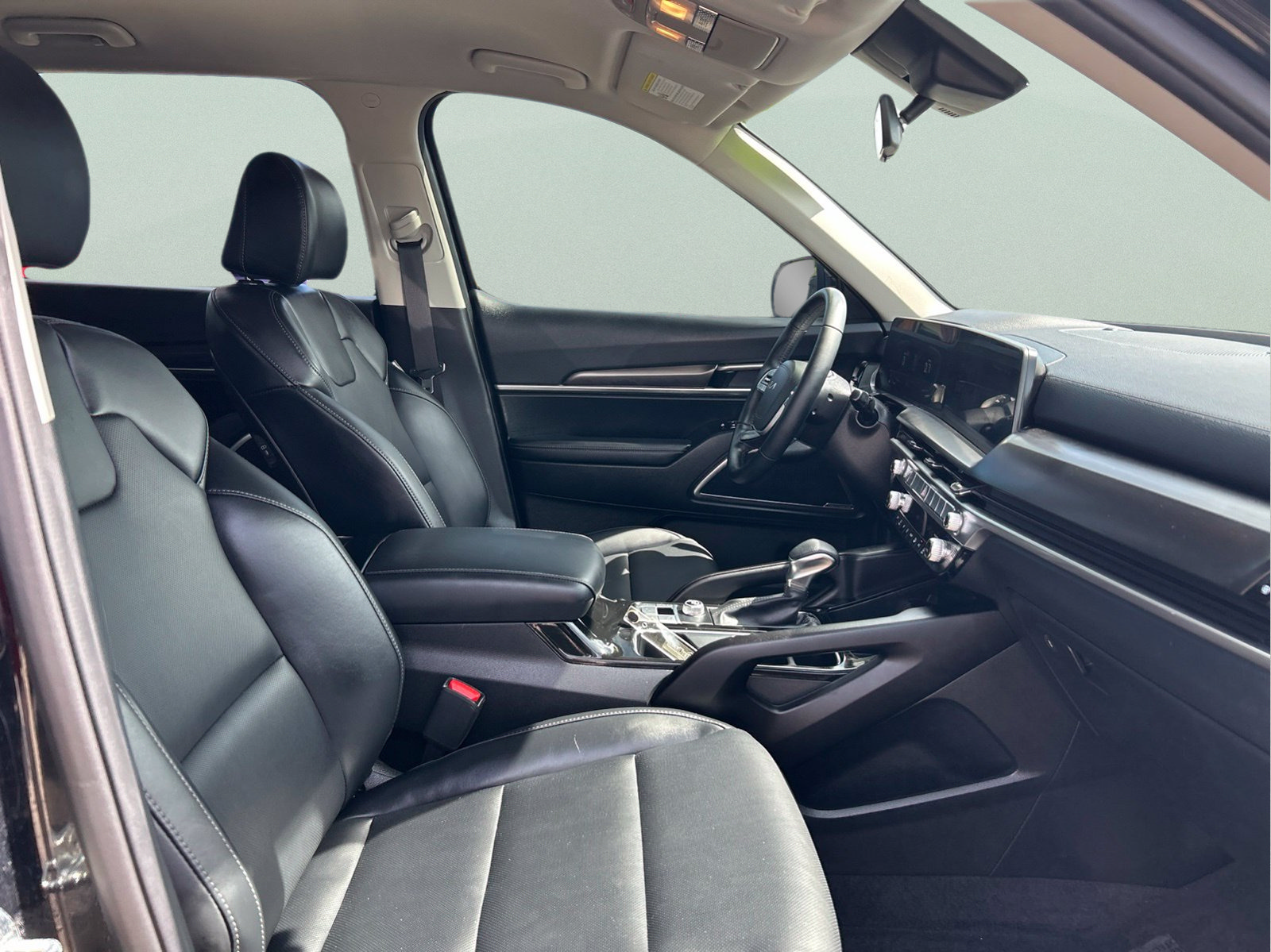 Used 2025 Kia Telluride LX FWD image 13