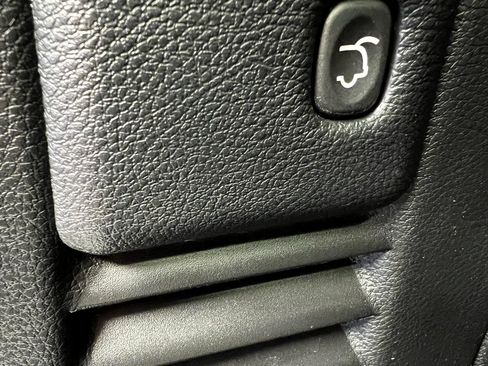 Used 2022 Jeep Grand Cherokee Limited image 32