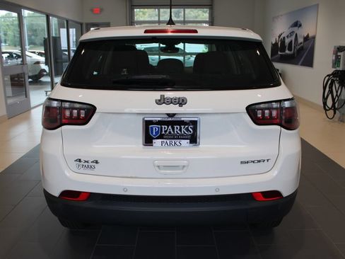 Used 2017 Jeep Compass Sport w/ Cold Weather Group AWD/4WD image 28