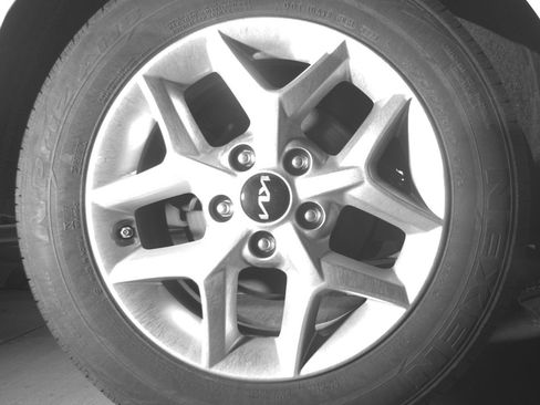 Used 2025 Kia Soul LX w/ LX Technology Package FWD image 15