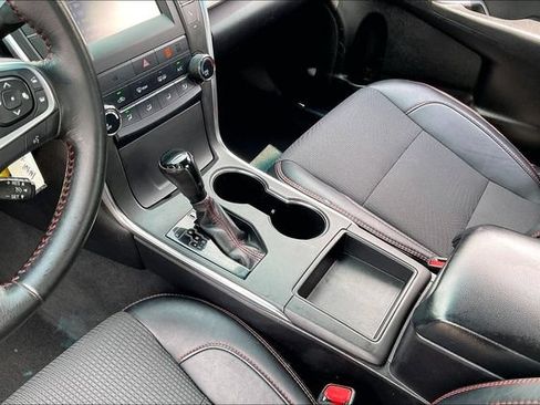 Used 2016 Toyota Camry SE FWD image 13
