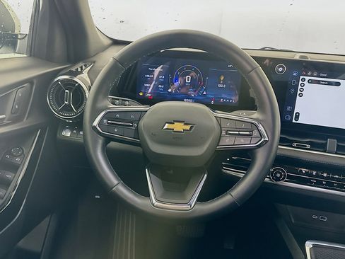 Used 2025 Chevrolet Equinox LT image 18