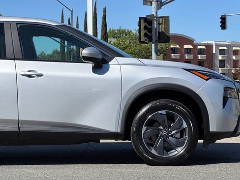 Used 2025 Nissan Rogue SV FWD image 33
