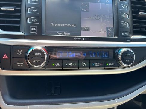 Used 2015 Toyota Highlander Limited w/ Driver Technology Package AWD/4WD image 17