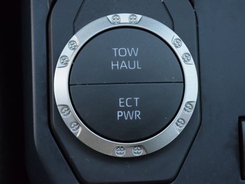 Used 2025 Toyota Tacoma SR5 image 17