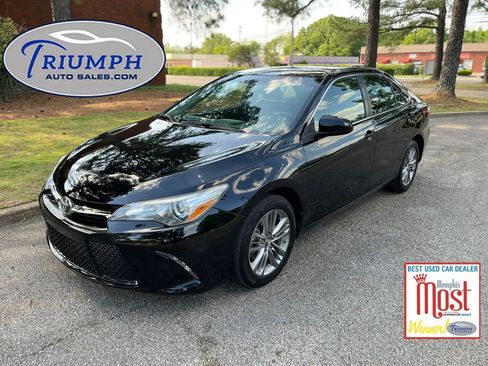 Used 2016 Toyota Camry SE image 1