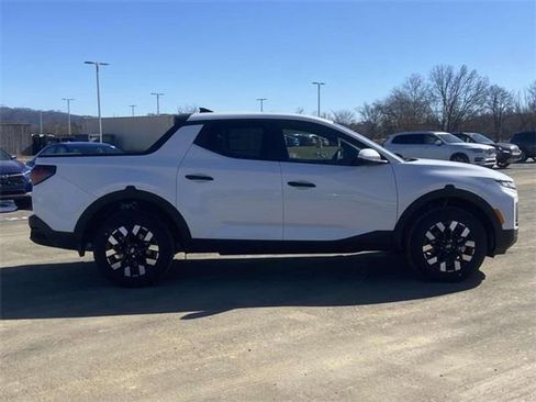 Certified 2025 Hyundai Santa Cruz SE image 7