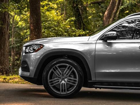 Used 2023 Mercedes-Benz GLS 450 4MATIC image 7