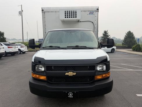 Used 2016 Chevrolet Express 4500 RWD image 27