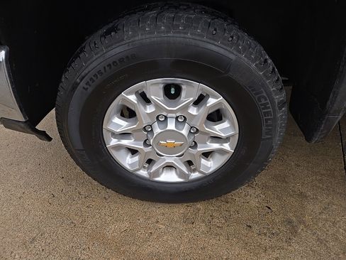 Used 2024 Chevrolet Silverado 2500 LT image 37