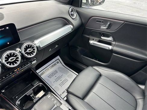 Used 2021 Mercedes-Benz GLB 250 4MATIC image 29