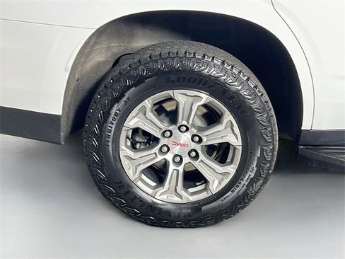 Used 2022 GMC Yukon SLE w/ Gmc Pro Safety Plus Package image 36