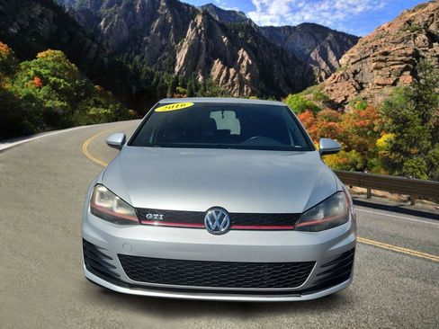 Used 2016 Volkswagen Golf 4-Door FWD image 6