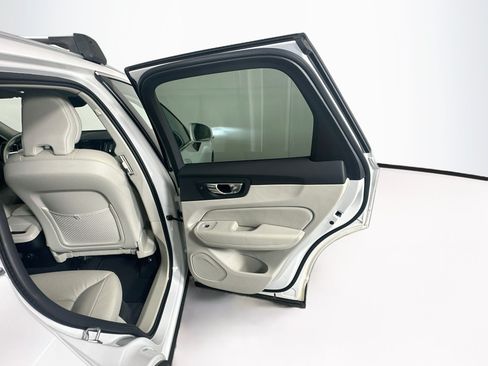 Used 2021 Volvo XC60 T5 Momentum w/ Climate Package FWD image 30