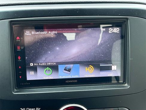 Used 2017 Kia Soul + image 14