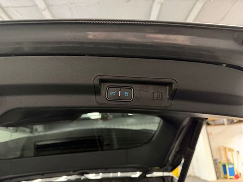 Used 2023 Ford Explorer XLT w/ Equipment Group 202A AWD/4WD image 11